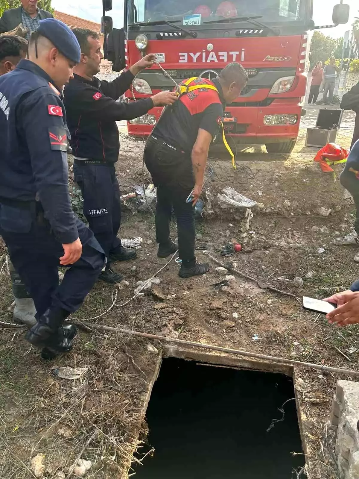 “Kuyuya Düşen Küçük Kız İtfaiye Ekipleri Tarafından Kurtarıldı”