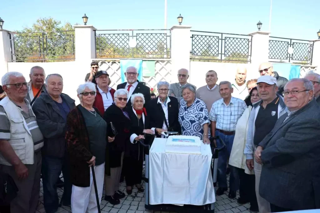 Yaşlılar Günü’nde Gençlik Coşkusu