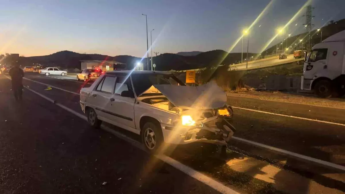 Otomobil Motosiklete Çarptı: 1 Ağır Yaralı