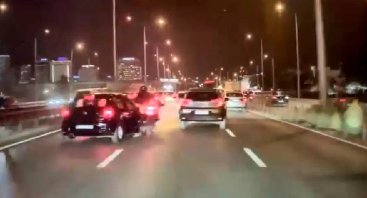 Bursa’da Otomobil Motosikletliye Çarptı