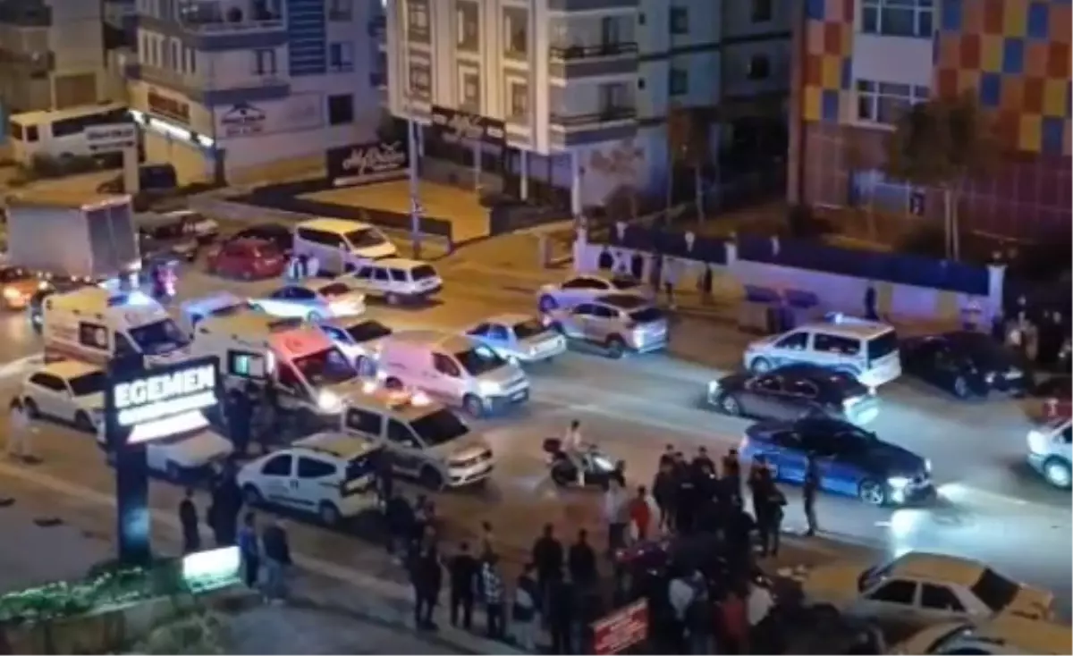 Tartışma Trafikte Kana Bulaştı: Sürücü Kalabalığa Sürdü