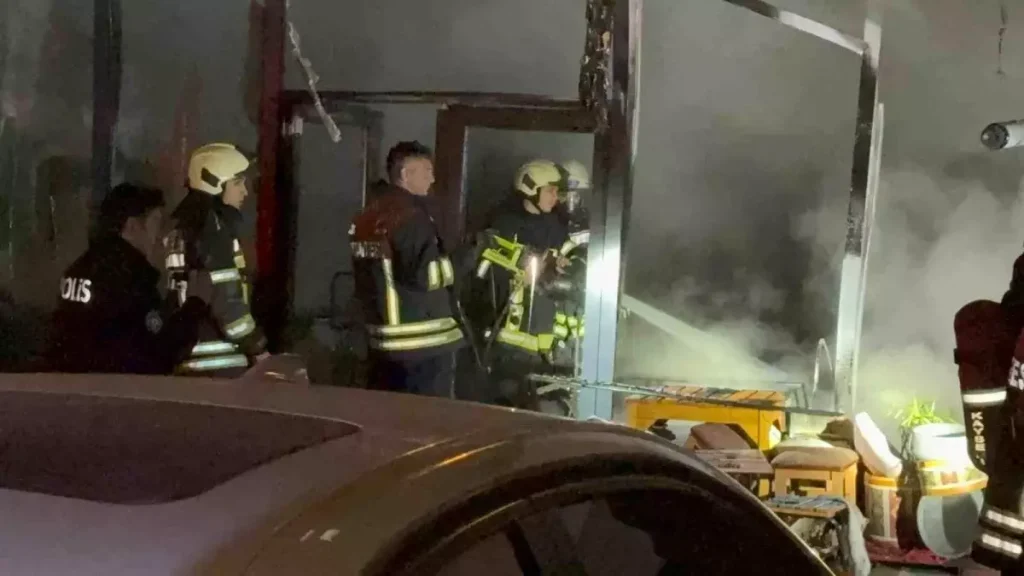 Restoranda Çıkan Yangın Korku ve Paniğe Neden Oldu