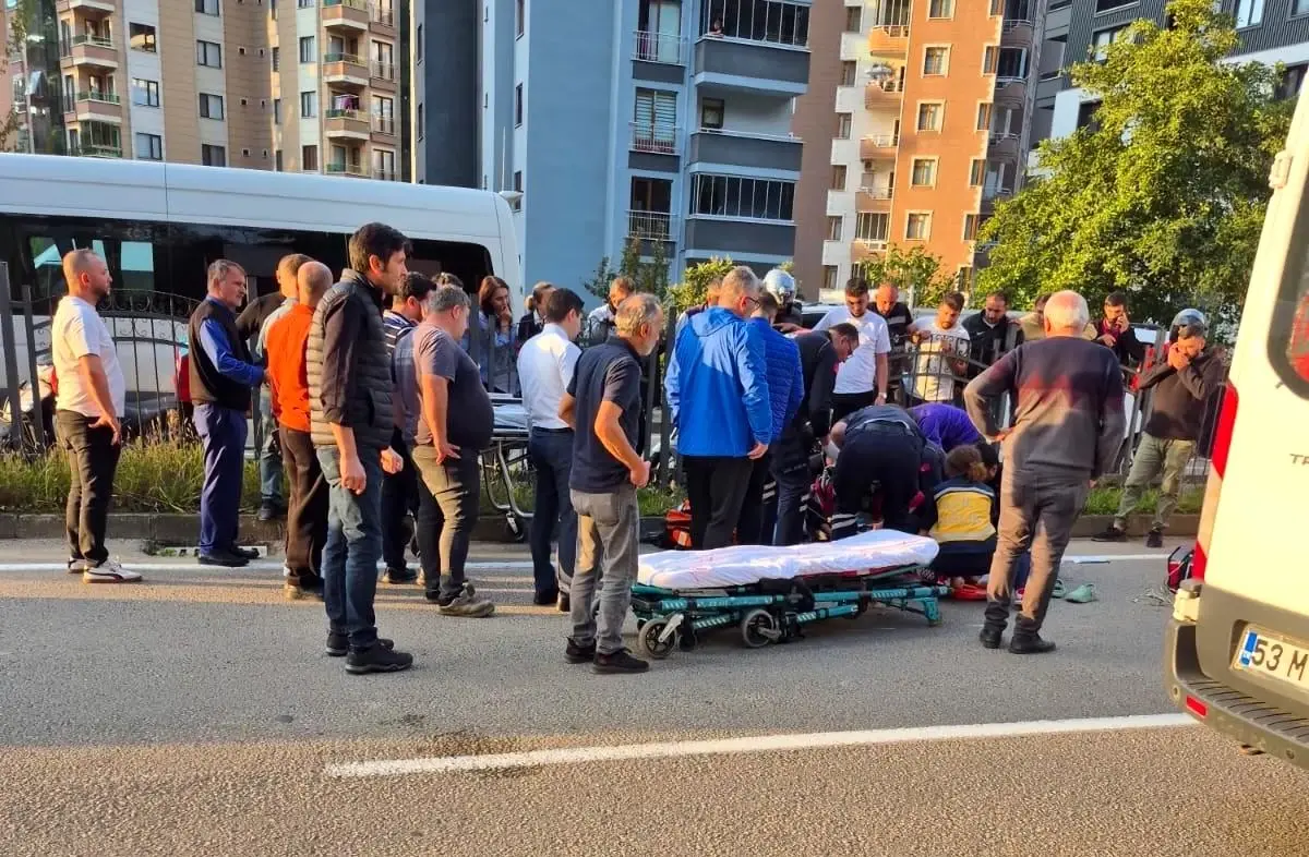 Rize’de Paramedik Personel Kazada Ağır Yaralandı