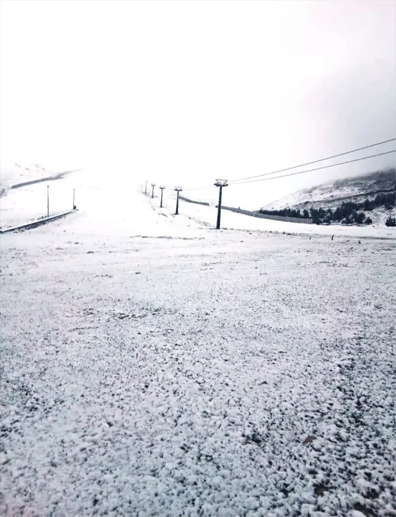 Samsun’un Ladik İlçesinde Akdağ’a İlk Kar Yağdı