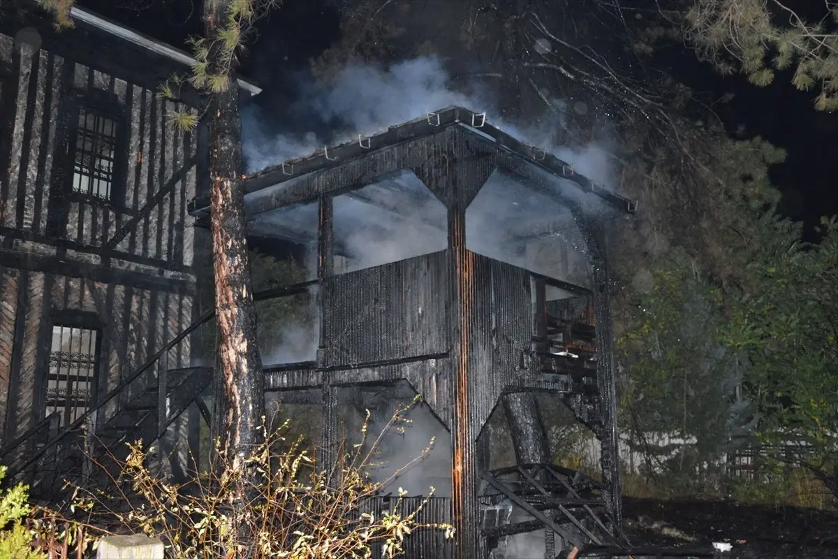 Tarihi Konakta Yangın: Atatürk’ün İzleri Siliniyor