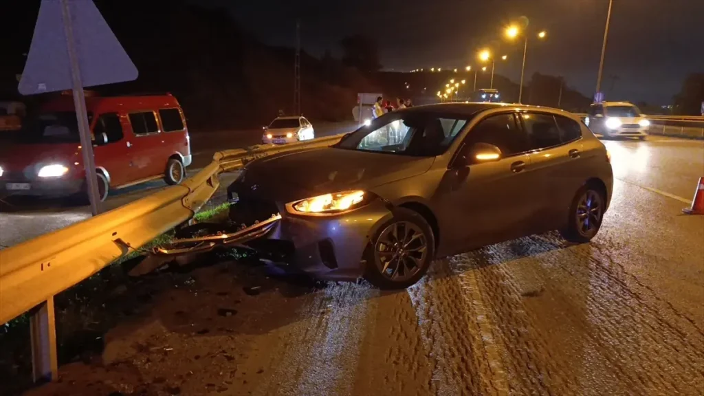 Samsun’da Bariyere Çarpan Otomobilde 1 Kişi Yaralandı
