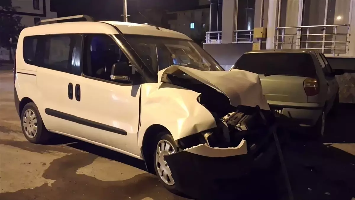 Samsun’da İki Hafif Ticari Araç Çarpıştı: 1 Yaralı