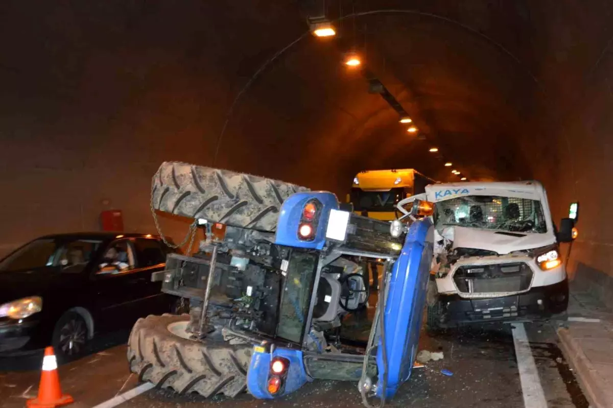 Tünelde Korkunç Kaza: 1’i Ağır 2 Kişi Yaralandı