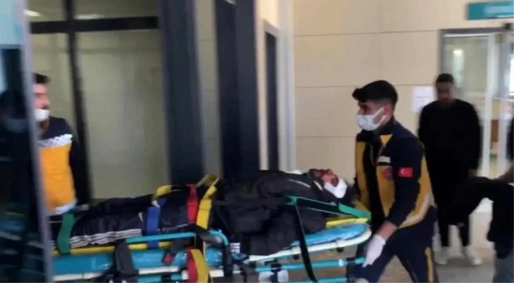 Şanlıurfa’da Yol Kenarında Silahla Vurulan 2 Genç Bulundu