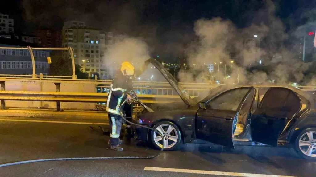 Seyir Halindeki Otomobil Alev Aldı