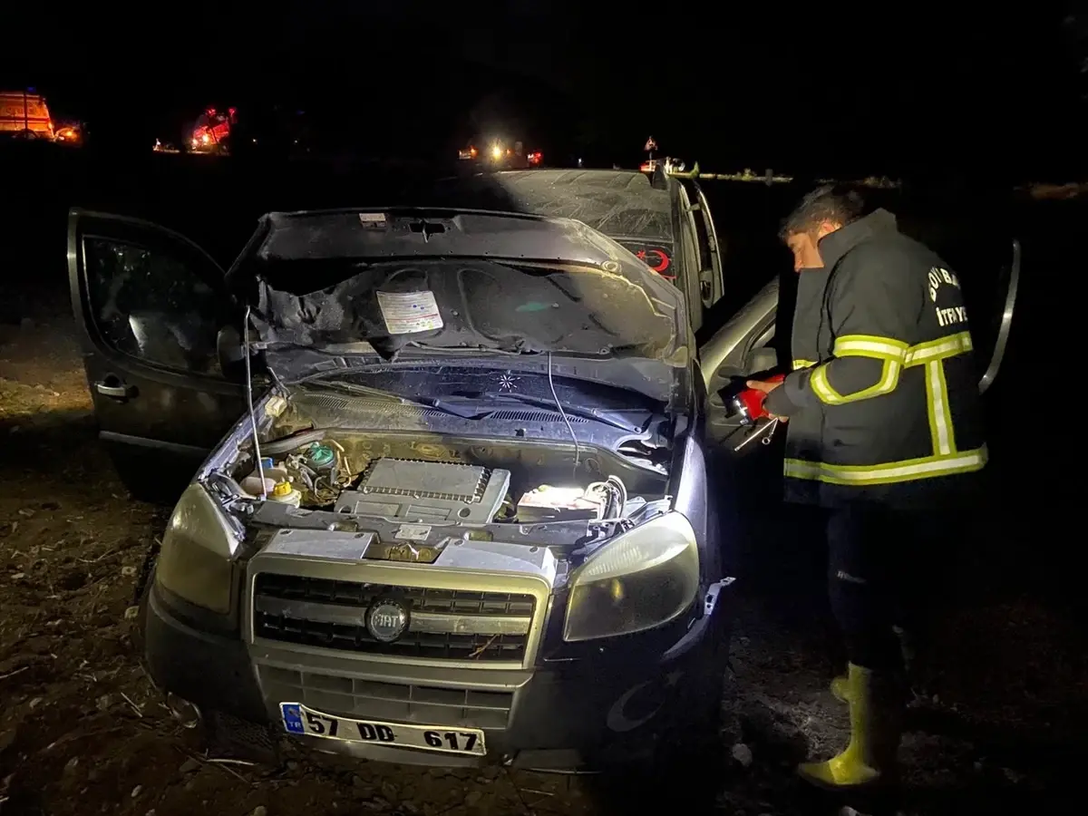 Trafik Kazası: Sinop’ta Sürücü Tarlaya Giren Araçta Yaralandı