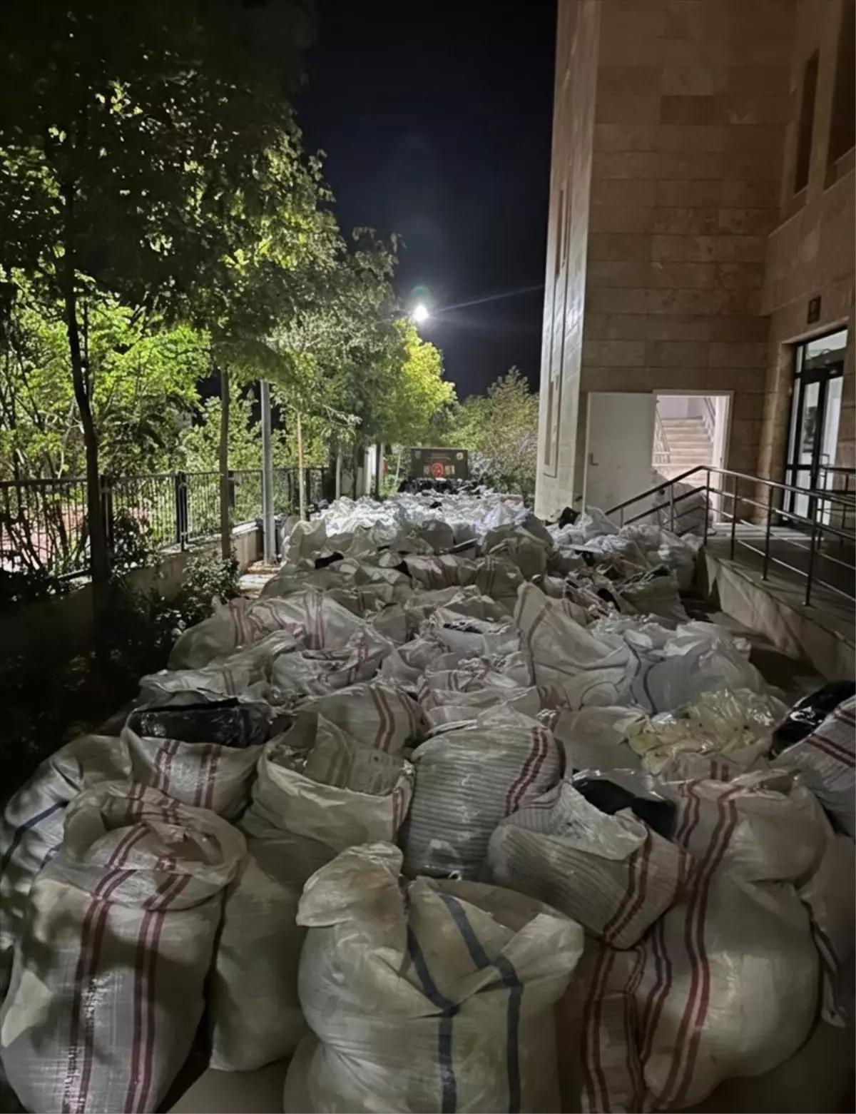 Silopi’de Sosyal Medyada Gümrük Kaçağı Eşya Operasyonu