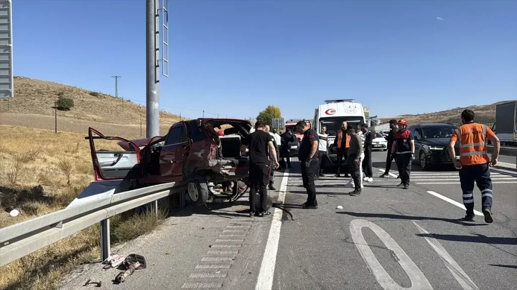 Sivas’ta Aileleri Endişelendiren Kaza: 10 Yaralı