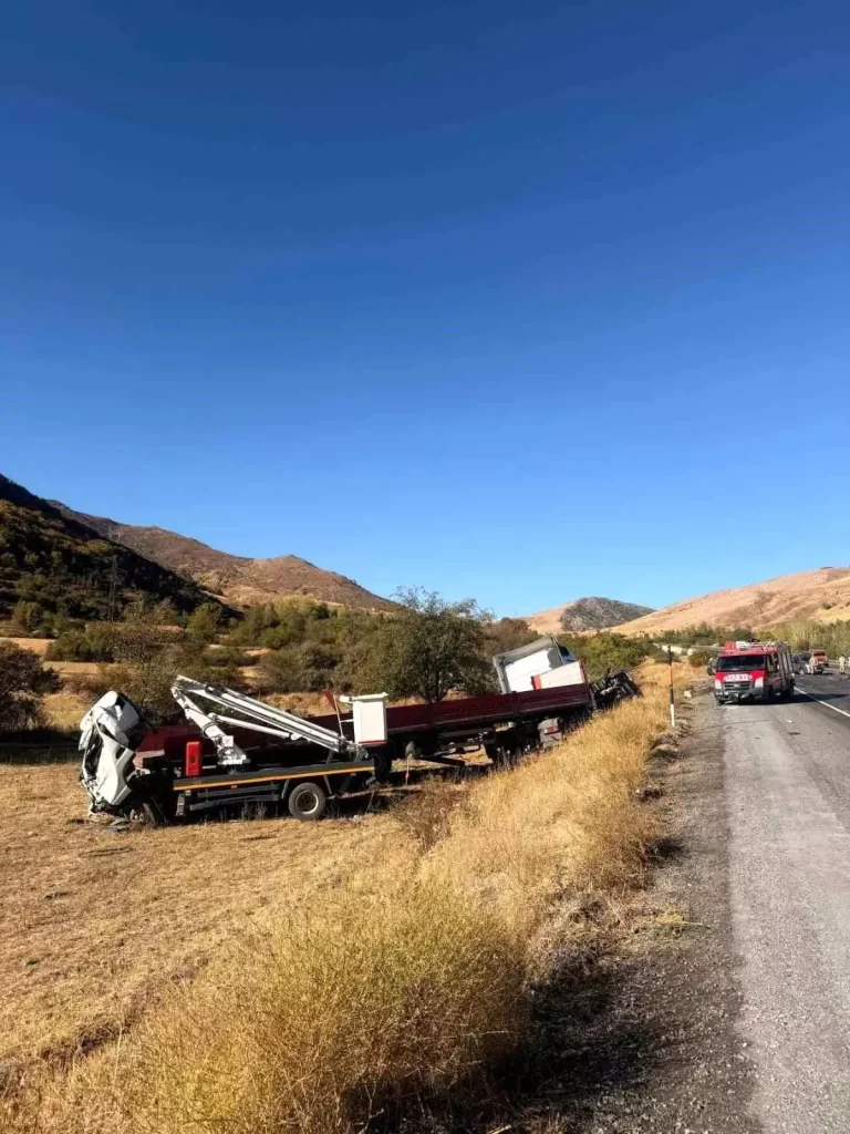 Tatvan’da Trafik Kazası: 2 Yaralı
