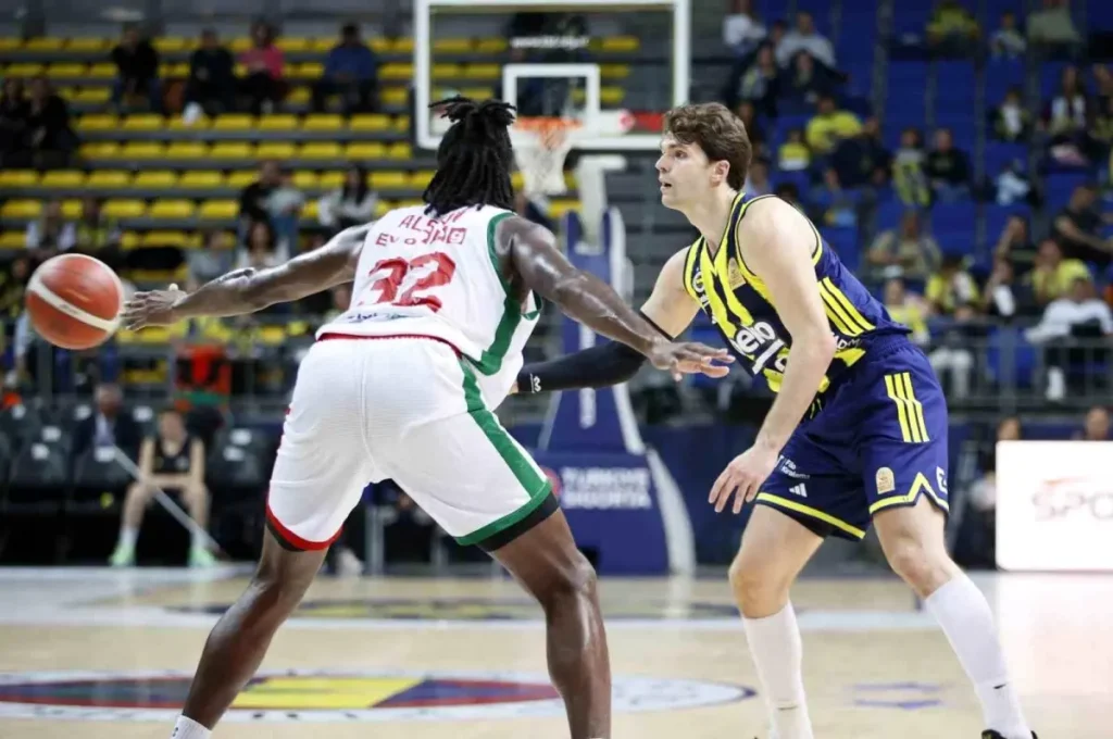 Fenerbahçe Beko, Karşıyaka’yı 87-73 Mağlup Etti