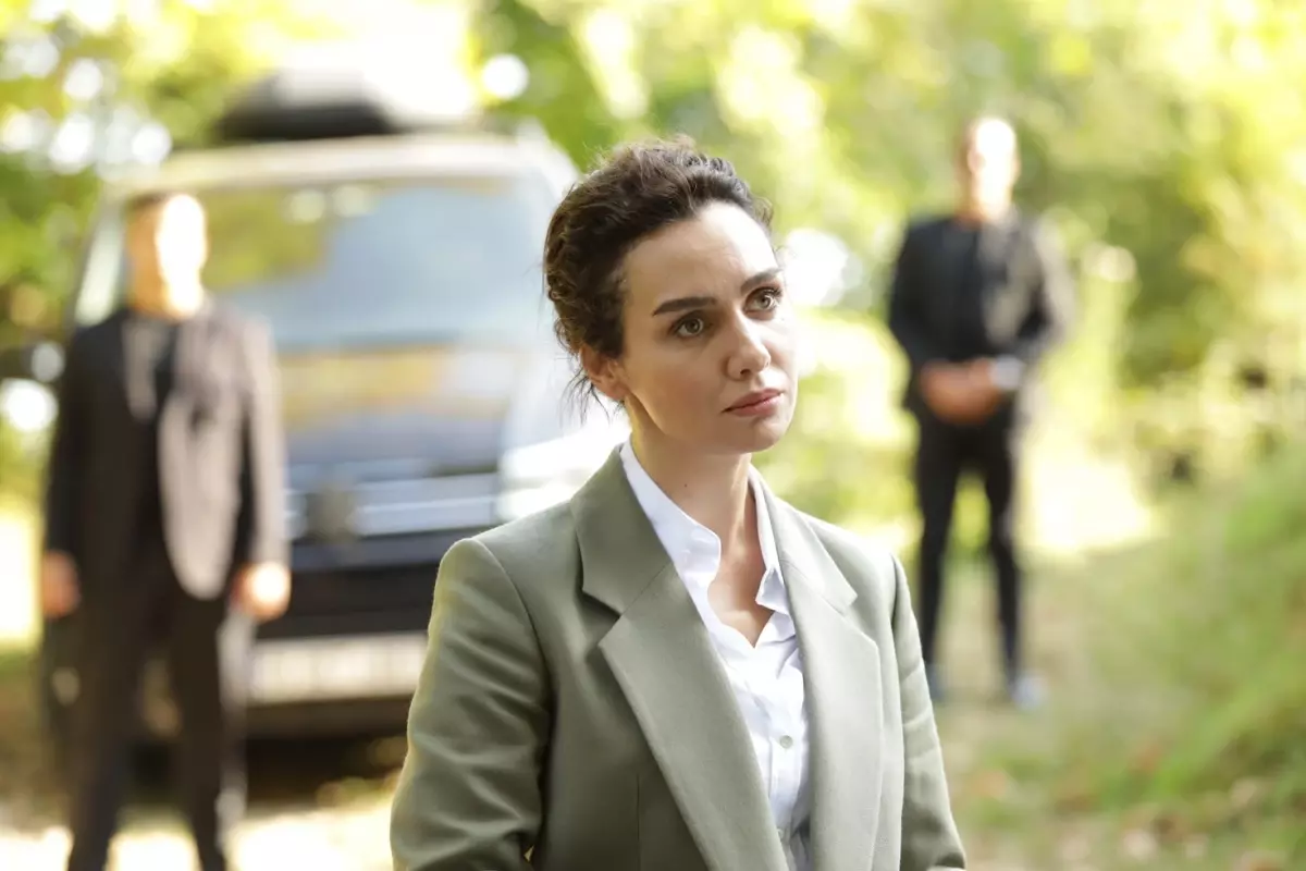 Ünlü Oyuncu Birce Akalay Halasını Kaybetti