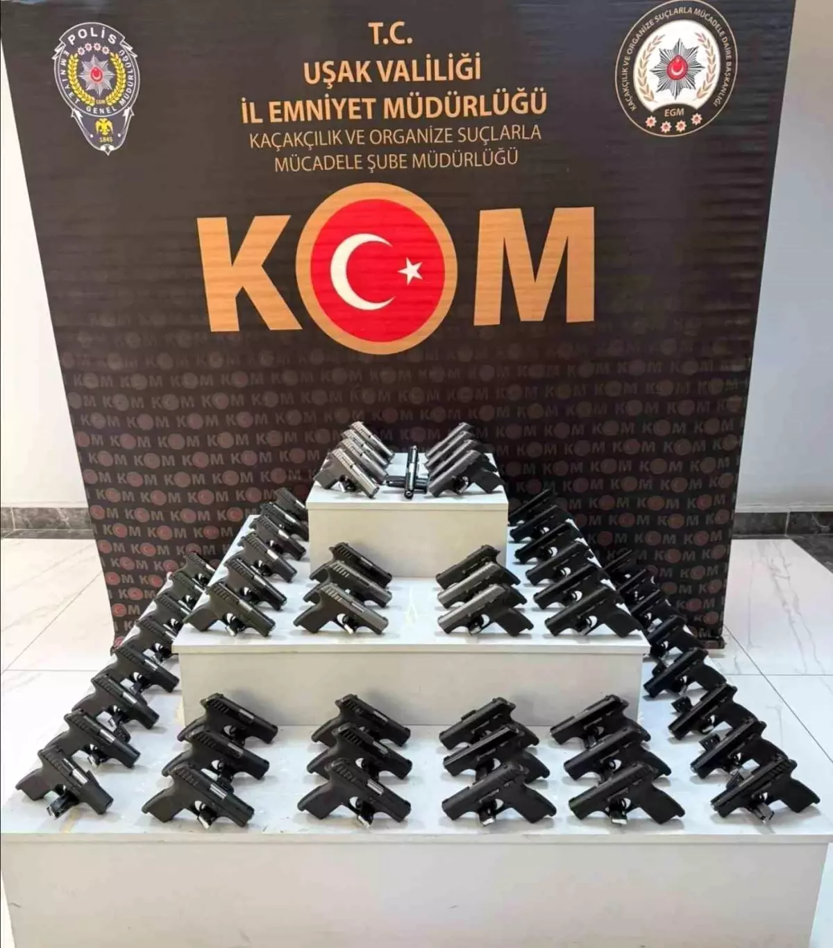 Uşak’ta Otobüste 55 Ruhsatsız Tabanca Ele Geçirildi