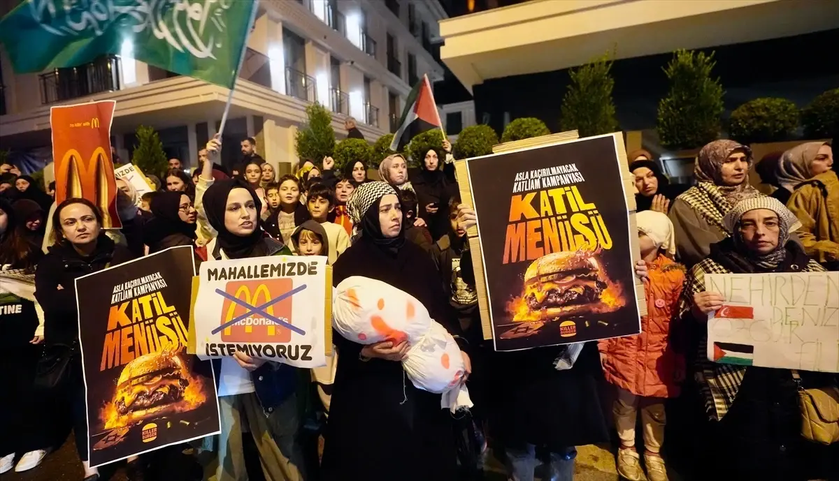 McDonald’s Şubesi Protesto Edildi