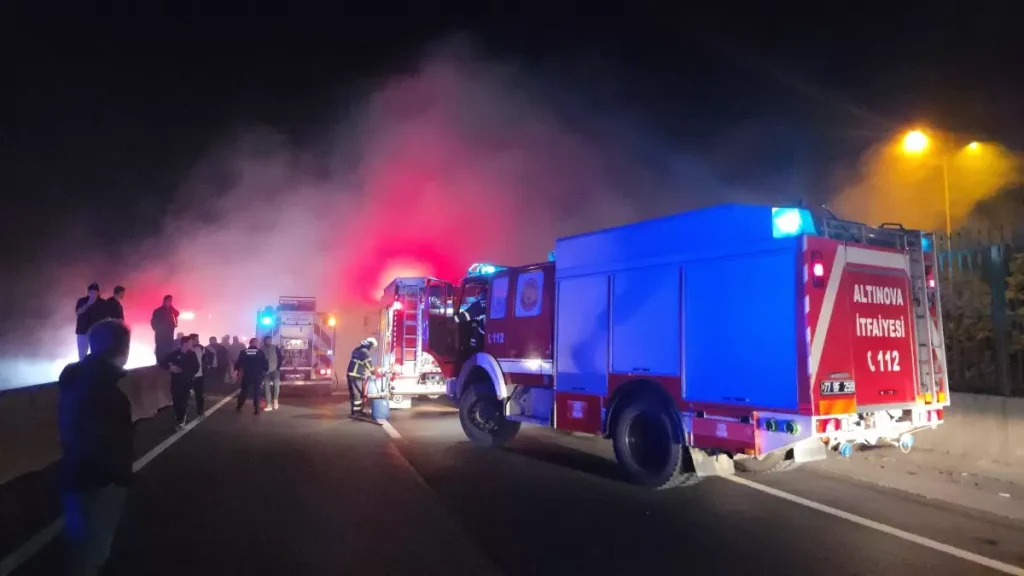 Konserve Yüklü TIR Alev Alev Yandı