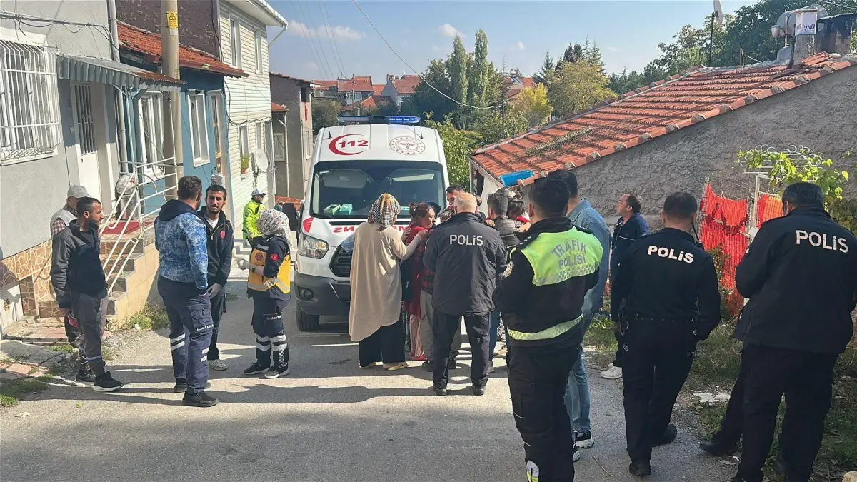 Yangında Mahsur Kalan Aile Üyeleri Ekipler Tarafından Kurtarıldı