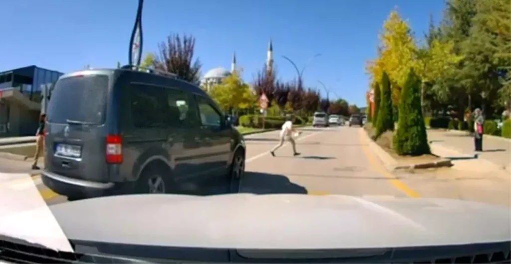 Bolu’da Yaya Geçidinde Aracın Çarpması Sonucu Çocuk Yaralandı