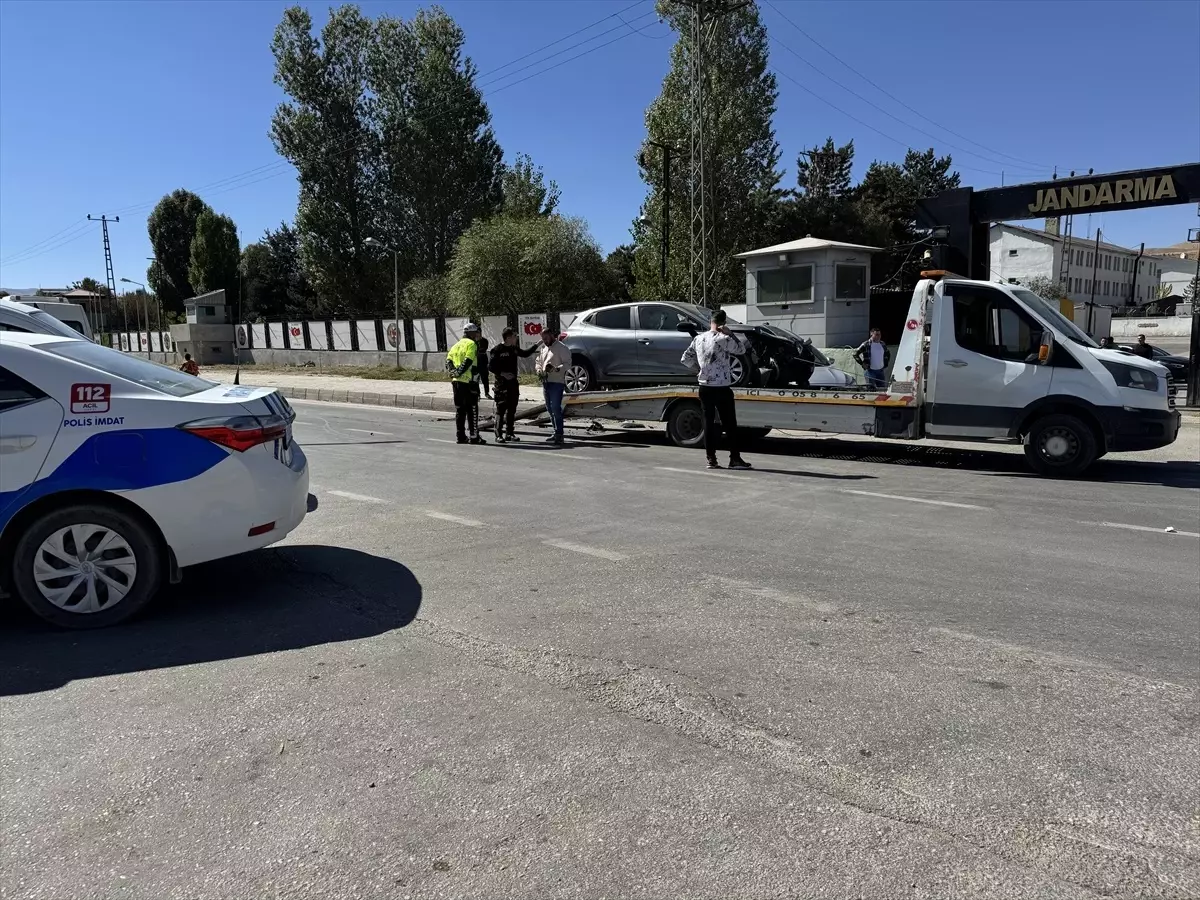 Hakkari’nin Yüksekova ilçesinde otomobil kazası: 1 çocuk yaralandı