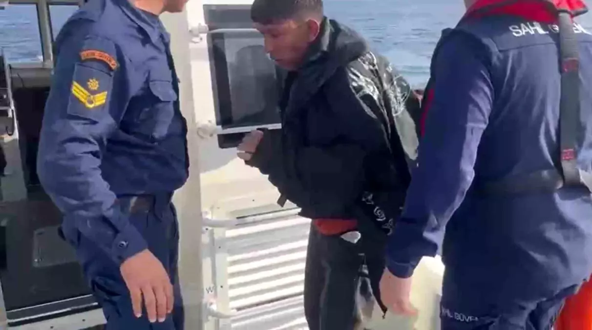 Yunanistan’a Yüzerek Geçmeye Çalışan Göçmen Kurtarıldı
