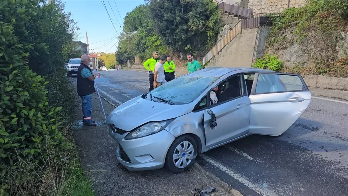 Zonguldak’ta Otomobil Kazası: 2 Kişi Yaralandı