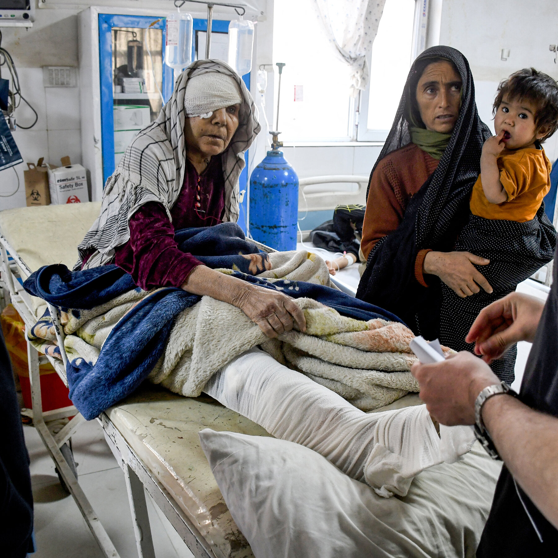 Devastating Quake Strikes Afghanistan: At Least 15 Dead and Hundreds Injured