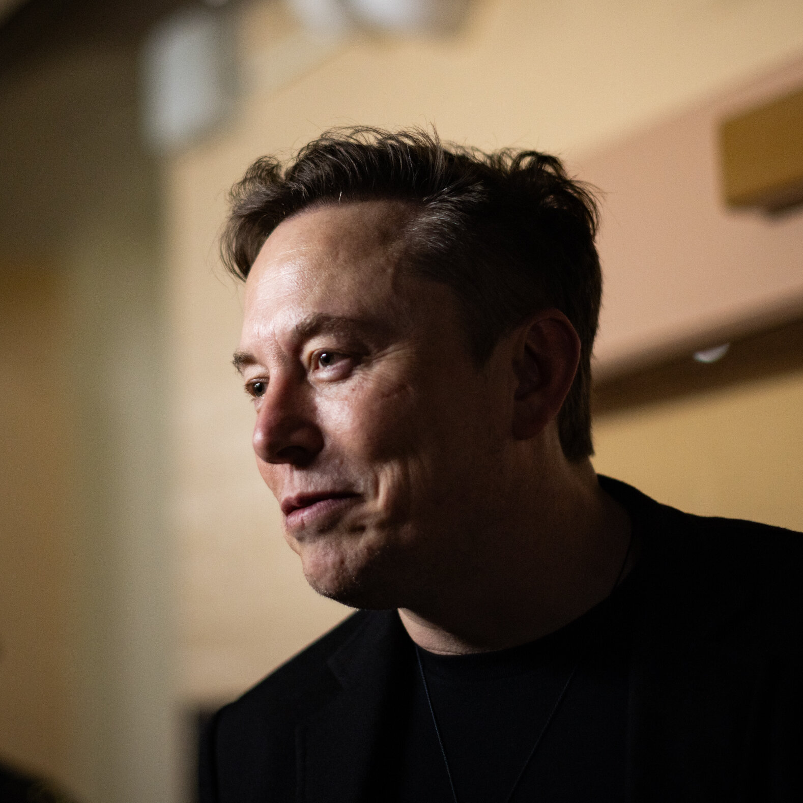 Elon Musk Secures Near‑$1 Trillion Compensation Plan After Tesla Shareholder Vote