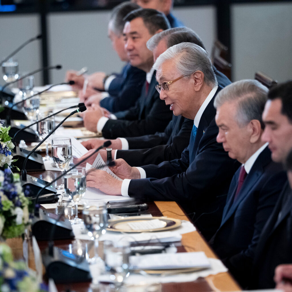 Leaders of Nations Near Russia and China Turn to Washington as They Hedge Against Moscow and Beijing