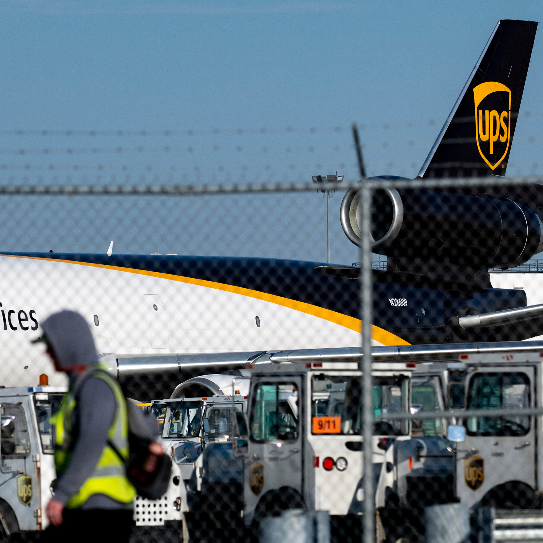 UPS and FedEx Suspend MD‑11 Cargo Operations Following Fatal Louisville Crash