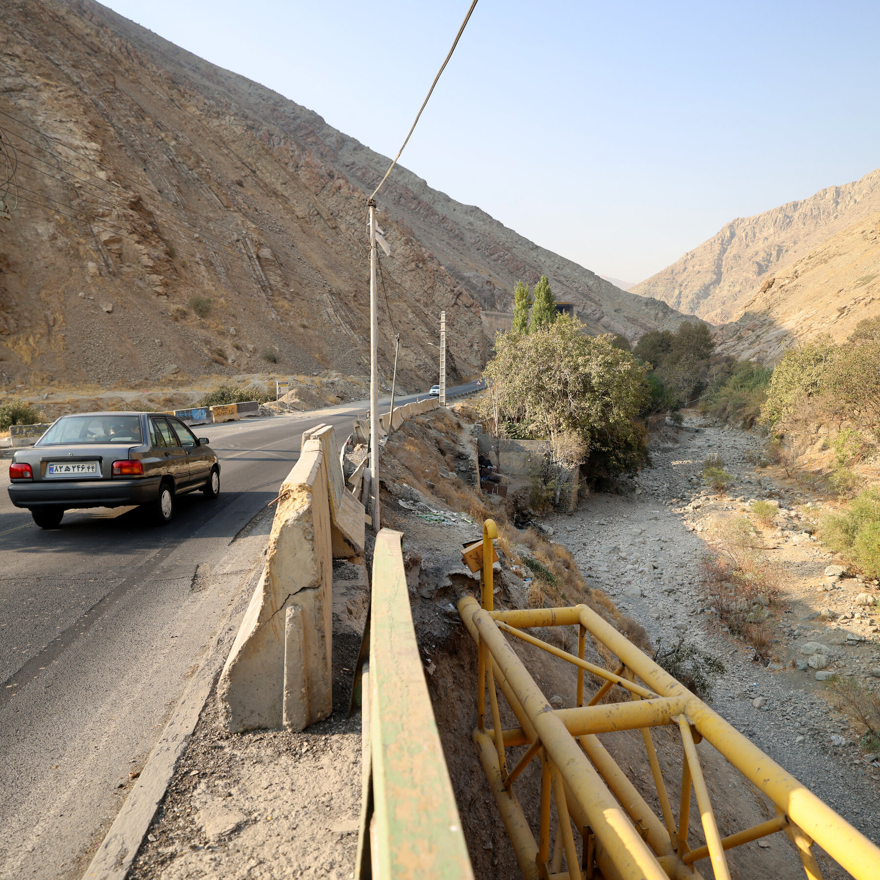 Tehran Cuts Water Use and Braces for Possible Evacuation as Drought Drains Aquifers