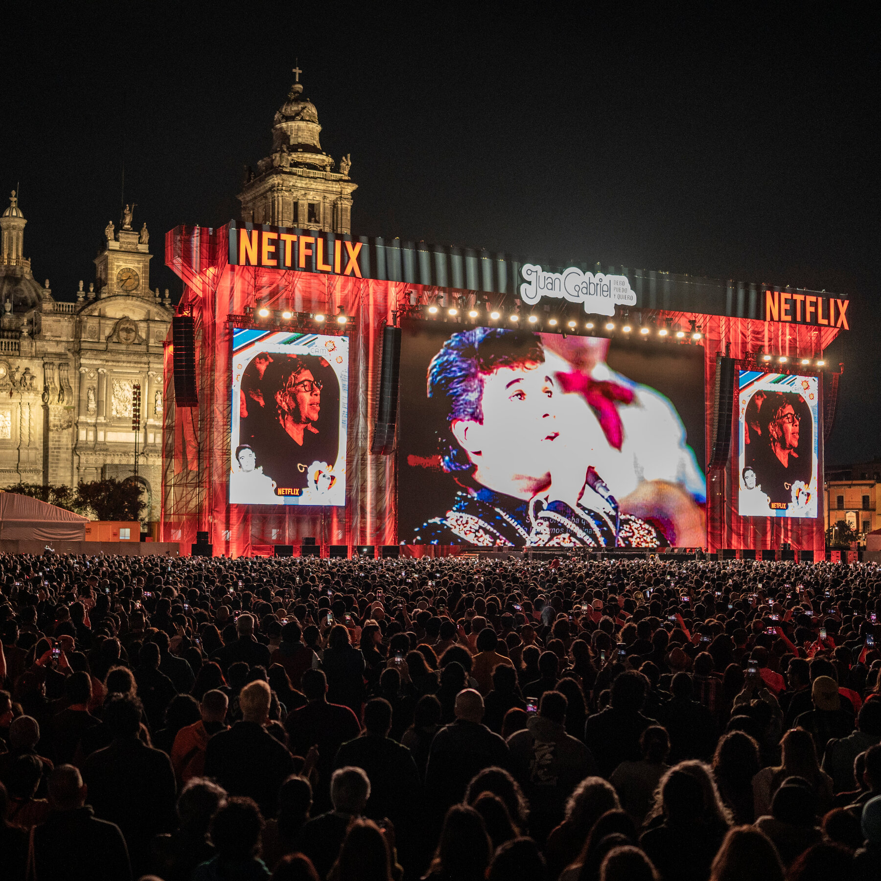 <h2>Juan Gabriel Tribute Draws Tens of Thousands to Mexico City</h2>
