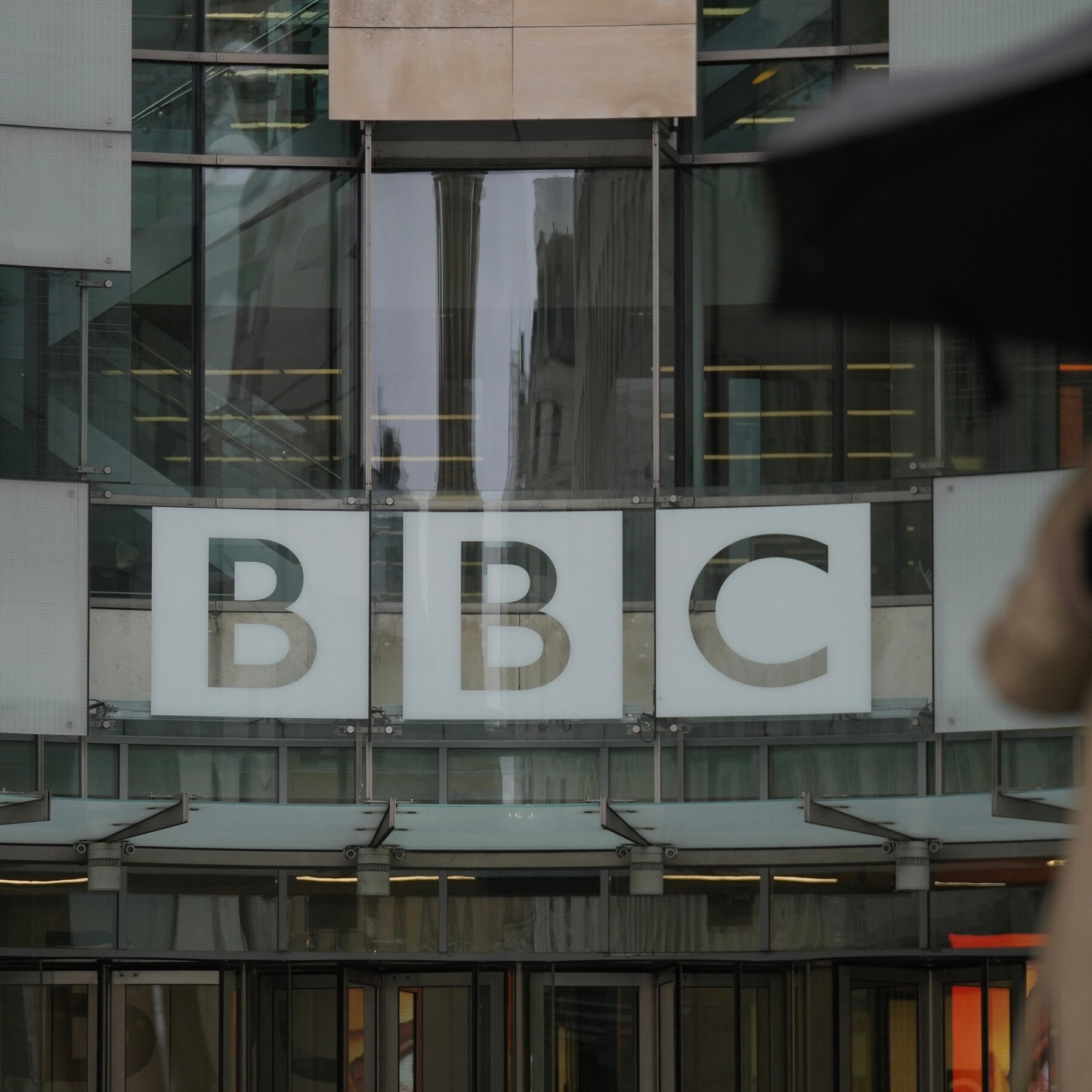 <h2>Trump Threatens Billion‑Dollar Lawsuit Against BBC Over Jan. 6 Documentary</h2>