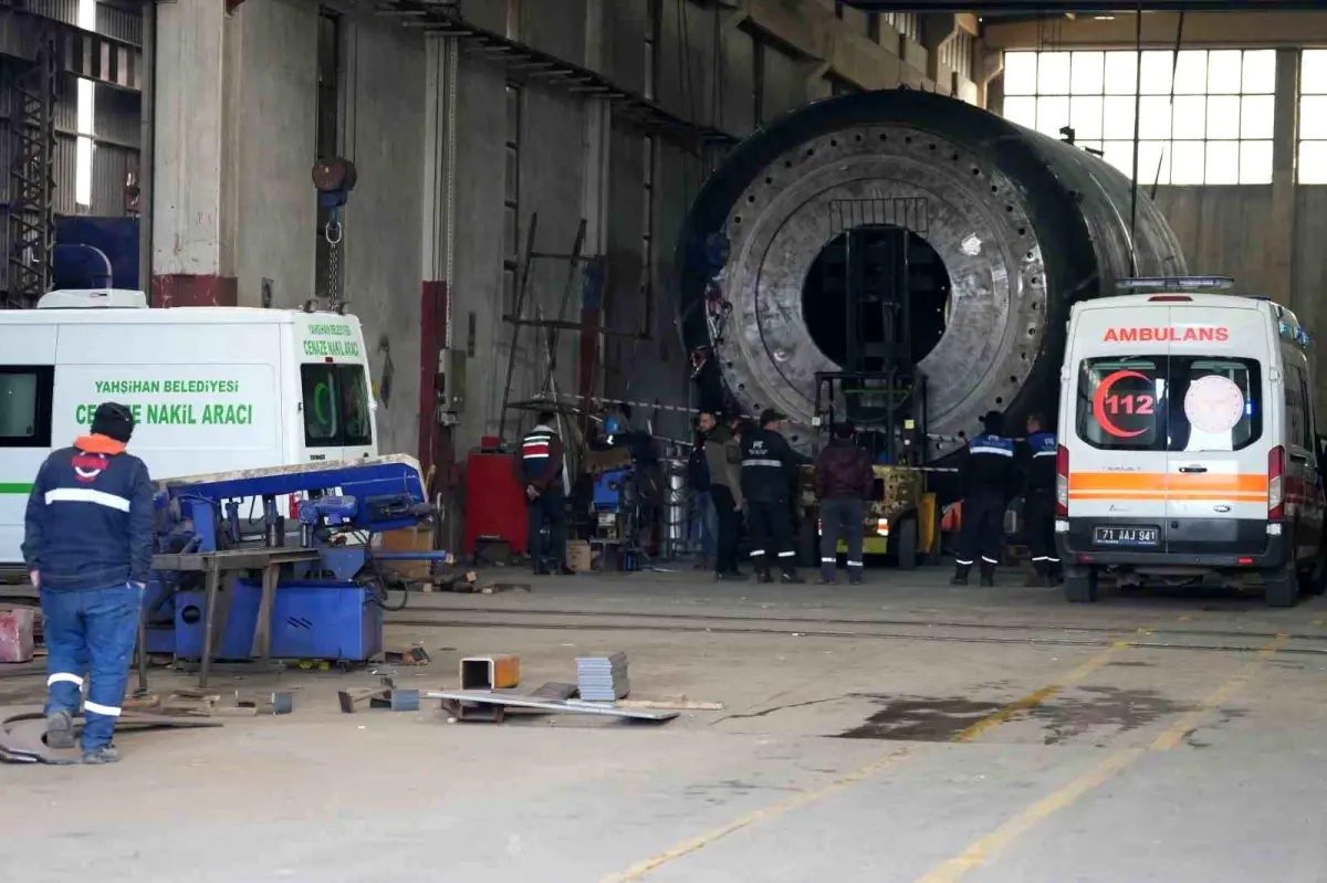 Kırıkkale’de 3 Ton Sac Levhası Altında Kalan İki İşçi Hayatını Kaybetti: Fabrika Kazası Şok Ettirdi