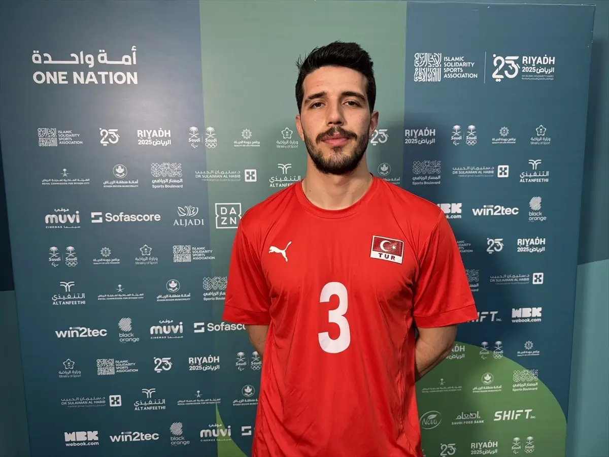 Voleybol Takımından Atatürk’e Anma