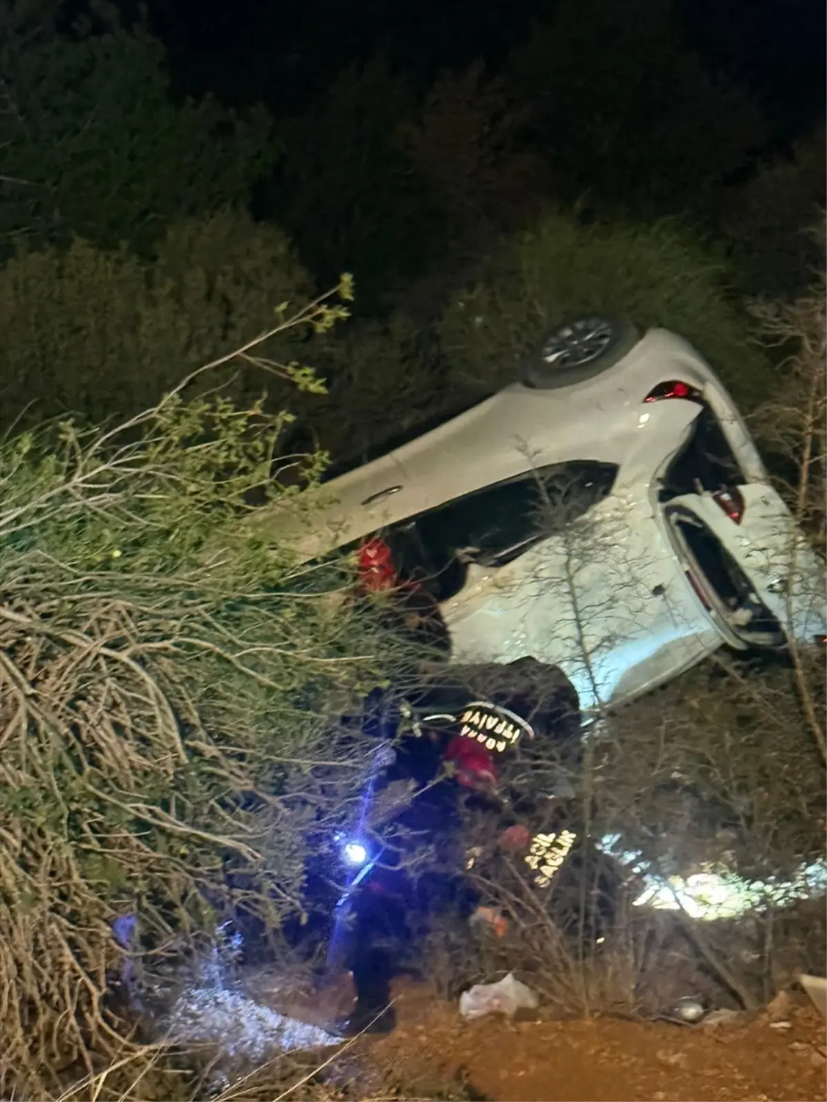 Adana’da Uçuruma Yuvarlanan Otomobilin Sürücüsü Yaralandı