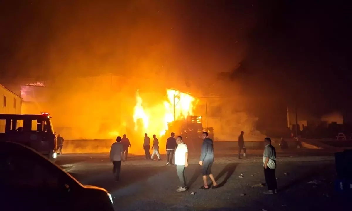 “Antalya’da Paketleme Fabrikasında Büyük Yangın”