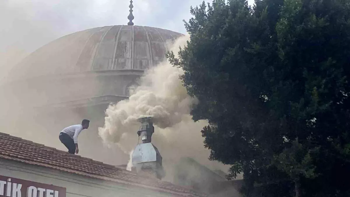 Antalya’da Restoran Bacasında Yangın