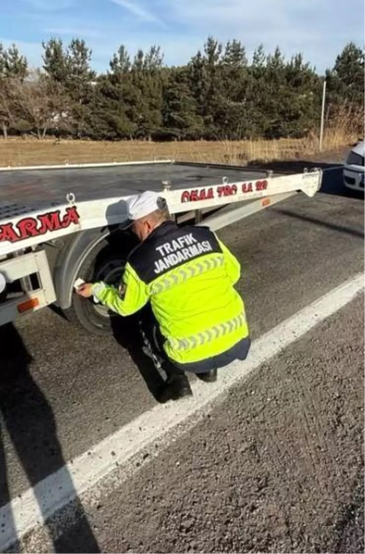 Ardahan’da Jandarma’dan Zorunlu Kış Lastiği Denetimi: Sürücülere Hayati Uyarılar!