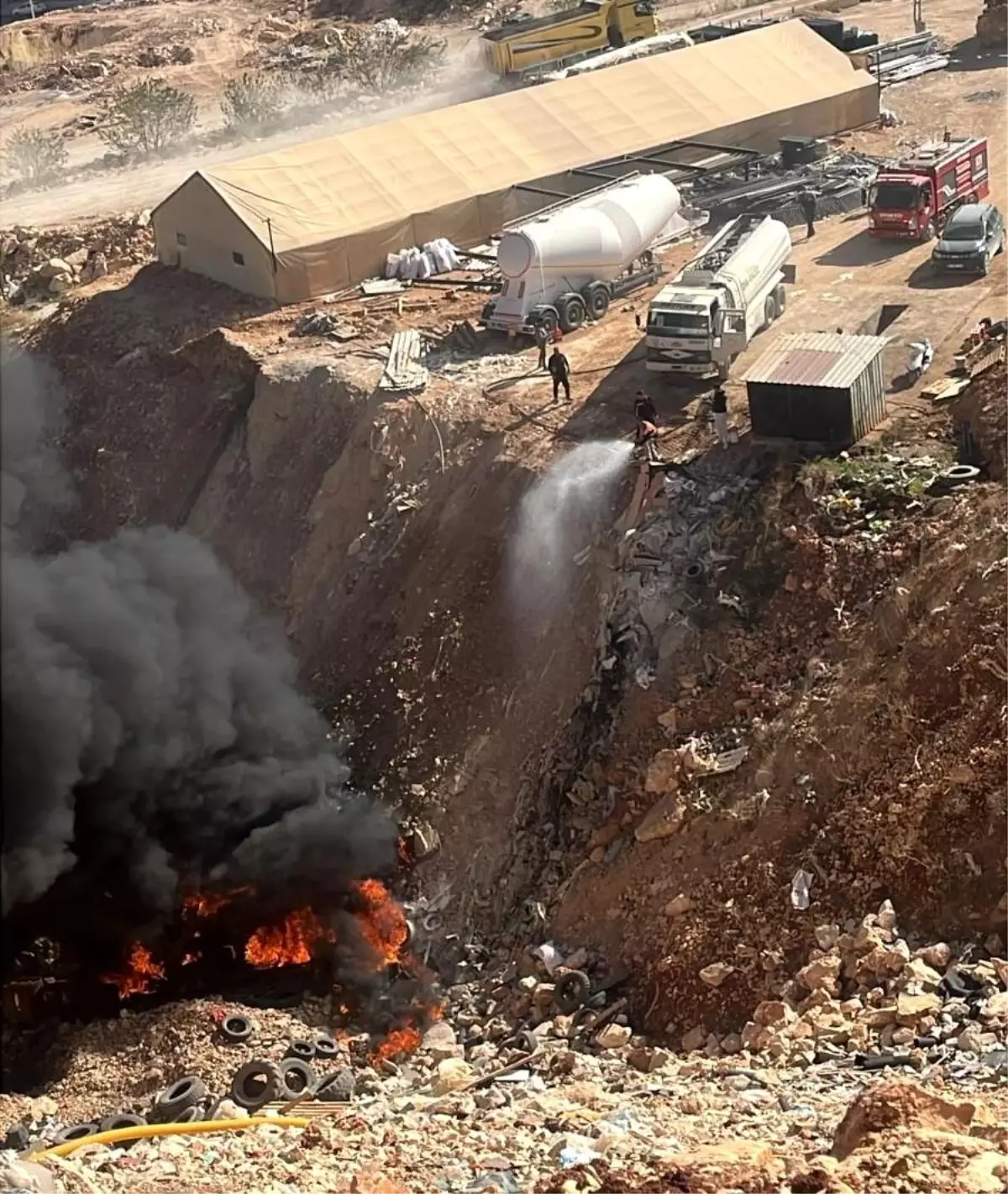Adıyaman’da Atık Malzeme Yangını Korku Yarattı