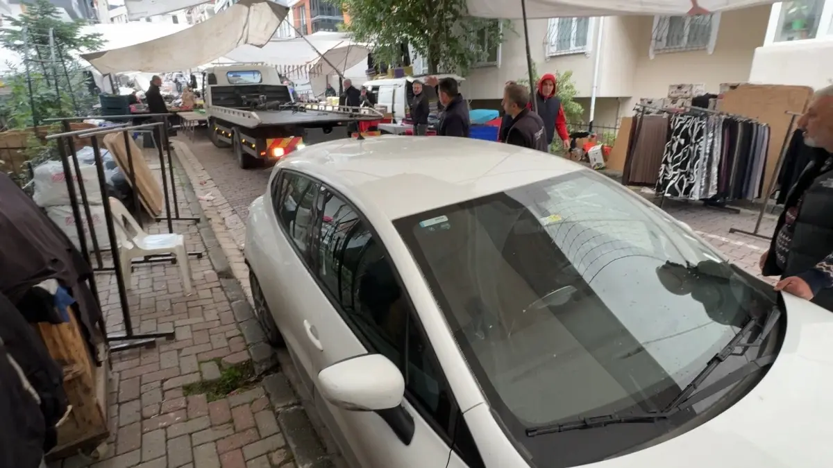 Avcılar Semt Pazarında Park Sorunu Esnafı Felç Etti!