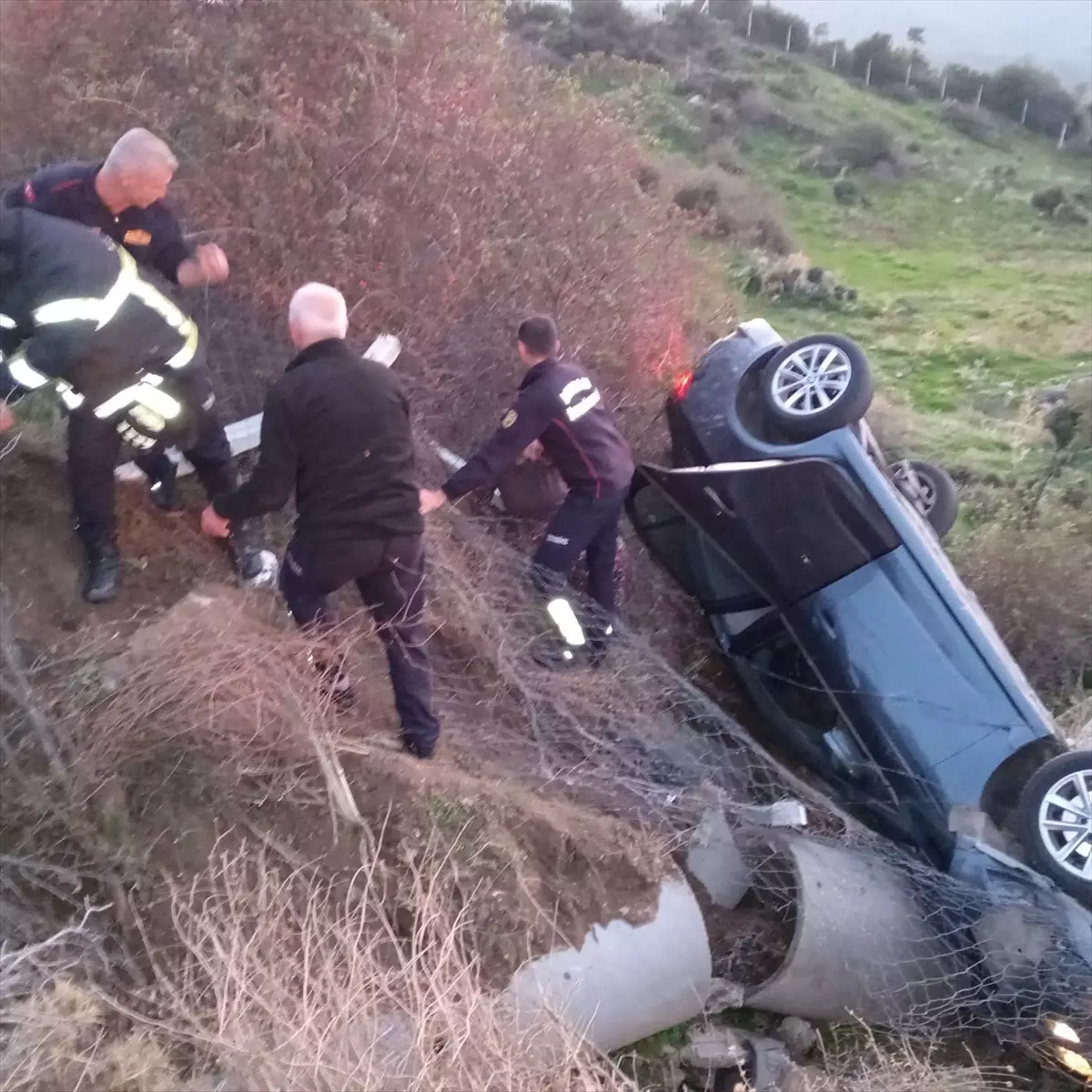 Aydın’da Şarampole Devrilen Otomobilde 5 Yaralı: Acil Yardım Hızla Ulaştı