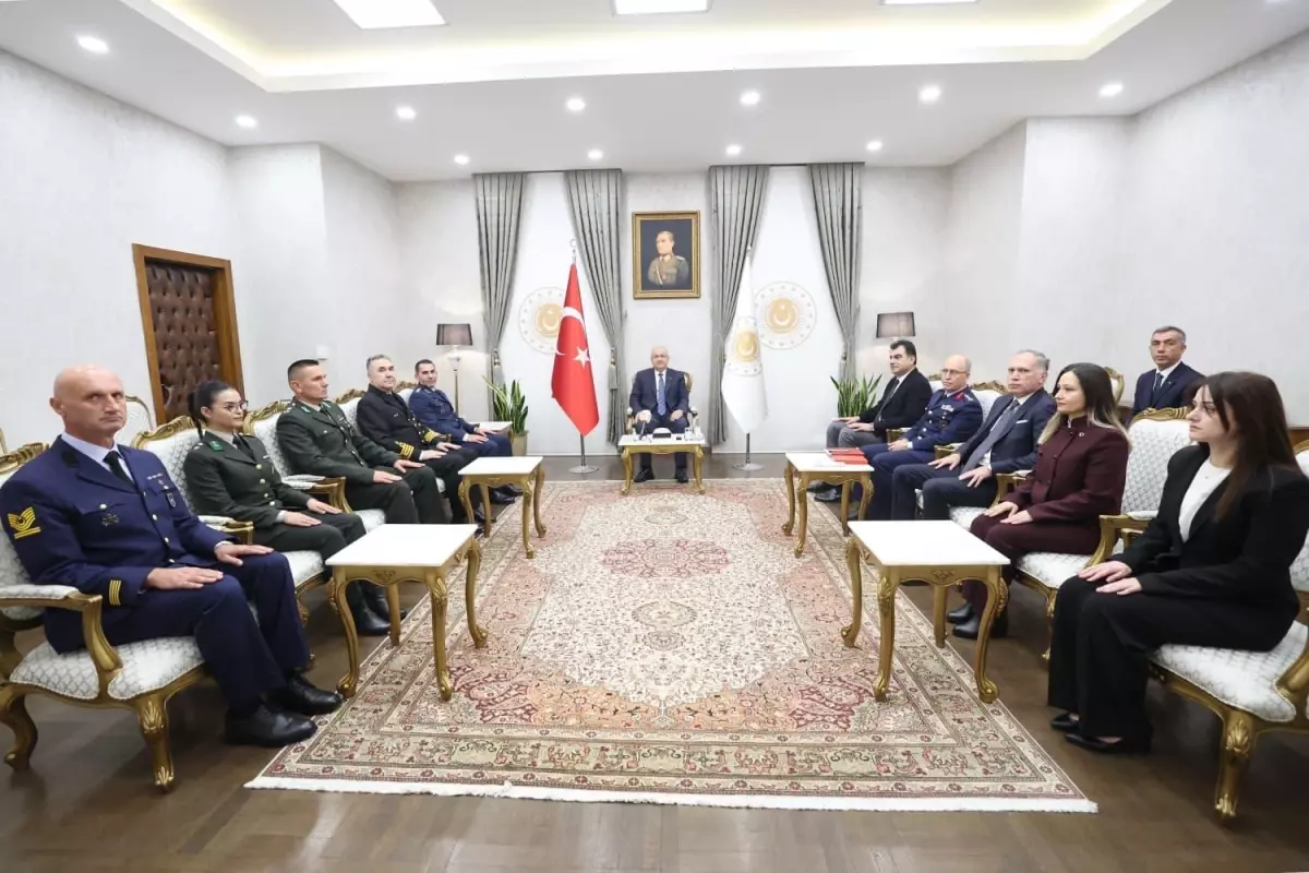 Bakan Güler, Öğretmenler Günü’nü Kutladı