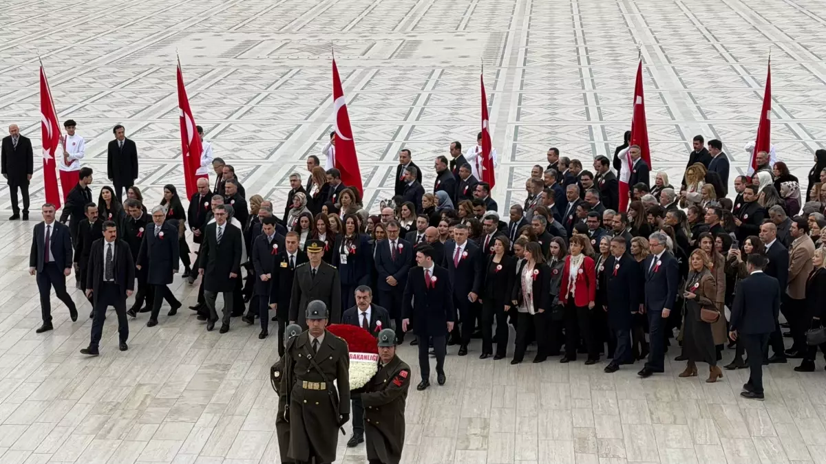 Bakan Tekin’den Öğretmenler Günü’nde Anıtkabir Ziyareti ve Eğitimde Yeni Dönüm Noktası
