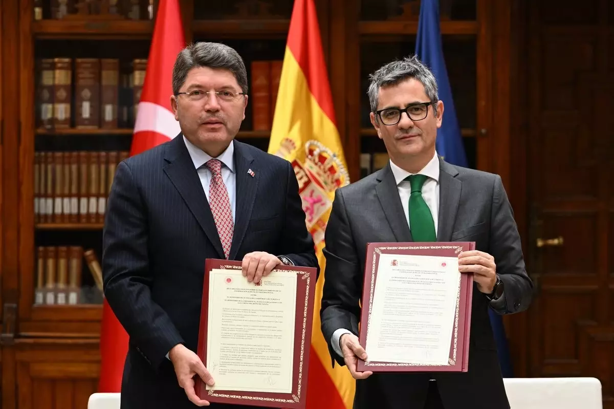 Bakan Tunç, İspanyol Mevkidaşıyla Görüştü