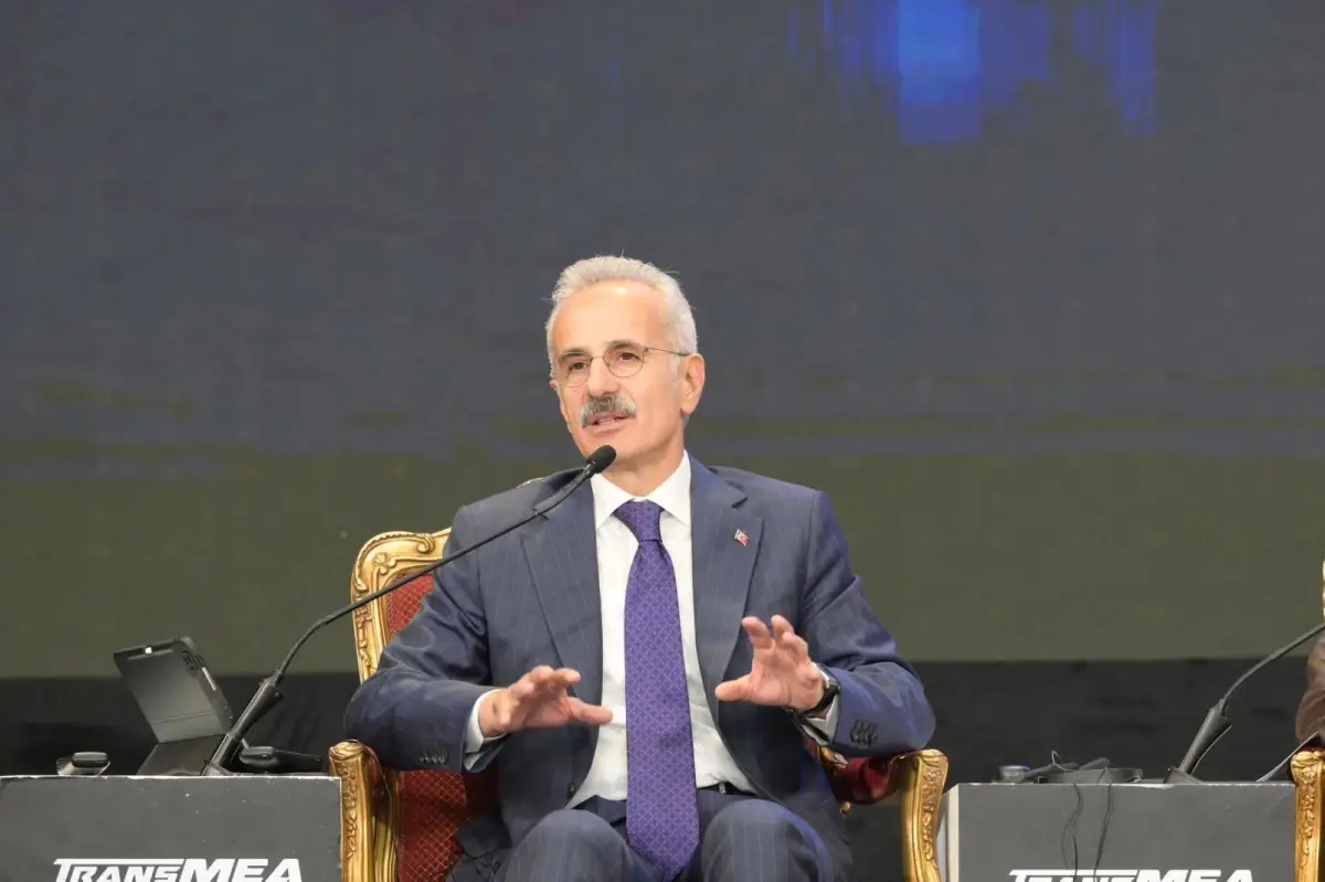 Ulaştırma Bakanı Uraloğlu, Kahire’de Ulaştırma ve Lojistik Vizyonunu Paylaştı