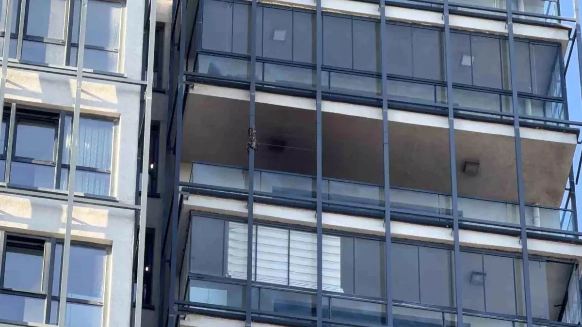 Başakşehir’de 27 Katlı Binada Yangın