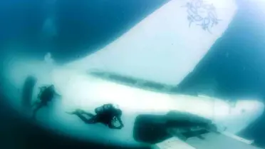 Kuşadası’ndaki Batık Uçak, Turistlerin İlgi Odağı Olmaya Devam Ediyor